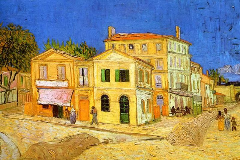 Ngôi nhà màu vàng là nơi danh họa đón Gauguin đến cùng và Vincent van Gogh từng muốn dùng các bức vẽ hoa hướng dương để trang trí đầy nơi đây